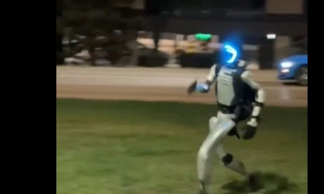 Πολωνία: Ανθρωποειδές ρομπότ κυνηγάει και διώχνει αγριογούρουνα - Το απίστευτο βίντεο