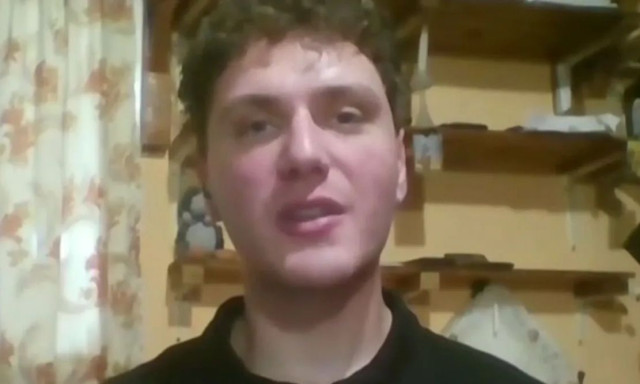 Μαθητής πήγαινε κάθε μέρα επί έξι χρόνια στο σχολείο με καΐκι - Κατάφερε και κέρδισε υποτροφία