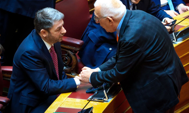 Επικοινωνία Ανδρουλάκη - Κακλαμάνη: Δήλωσε ανοιχτός για αναβολή της αυριανής συζήτησης στη Βουλή