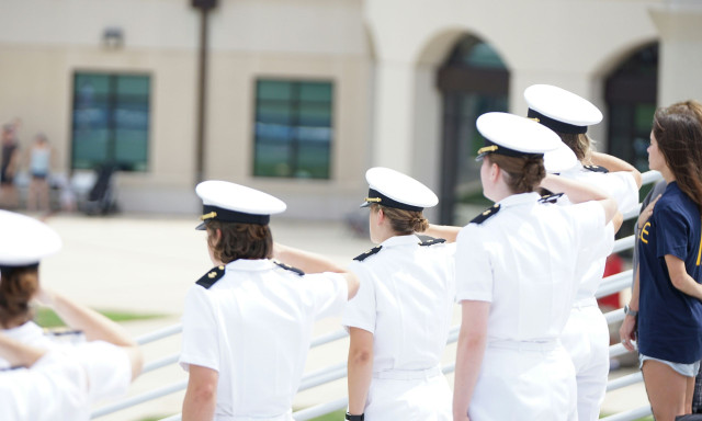 Μητρότητα εν πλω: Η Ευρώπη αναγνωρίζει, αλλά η πραγματικότητα αργεί