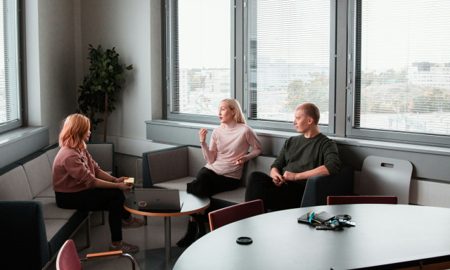 Οι 10 απλές φράσεις που «χτίζουν» αμέσως σχέσεις εμπιστοσύνης