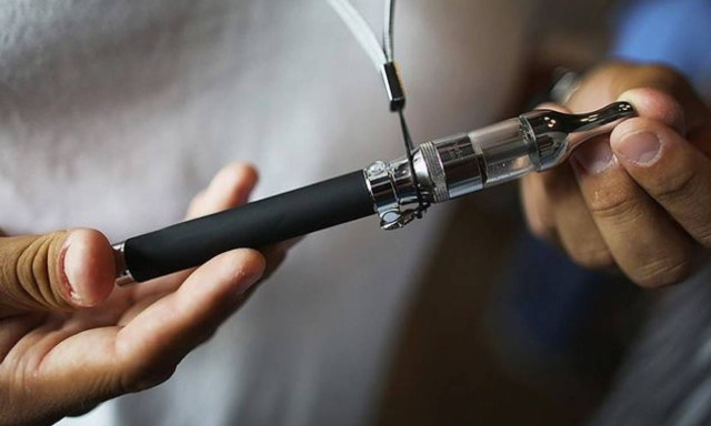 Βόλος: Προκάλεσε ζημιά χιλιάδων ευρώ για να κλέψει τρία ηλεκτρονικά τσιγάρα