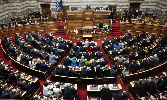 Live blog: Η συνεδρίαση στη Βουλή για τις άρσεις ασυλίας των 11+2 βουλευτών