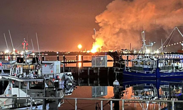 Αυστραλία: Μεγάλη φωτιά και εκρήξεις σε ένα από τα δύο τελευταία διυλιστήρια πετρελαίου