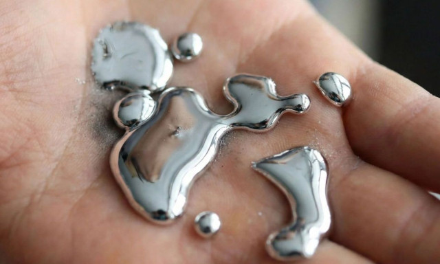 Αυτό το μέταλλο λιώνει στα χέρια σου – Και οι επιστήμονες μόλις ανακάλυψαν κάτι παράξενο