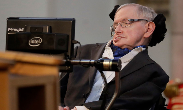 Στίβεν Χόκινγκ: «Οι ήσυχοι και σιωπηλοί άνθρωποι έχουν το πιο δυνατό και εκφραστικό μυαλό»