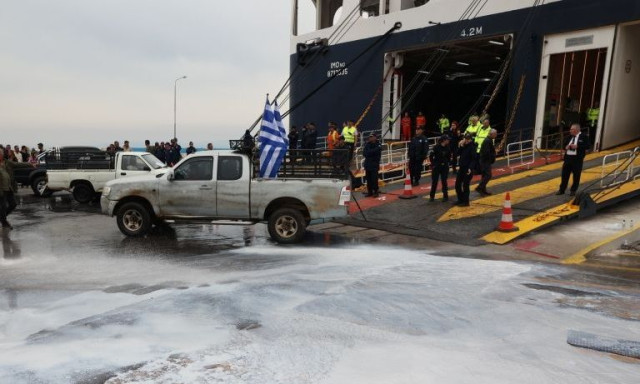 Μυτιλήνη: Δεν υποχωρούν οι κτηνοτρόφοι - Διακοπή δρομολογίων από Τουρκία για το νησί