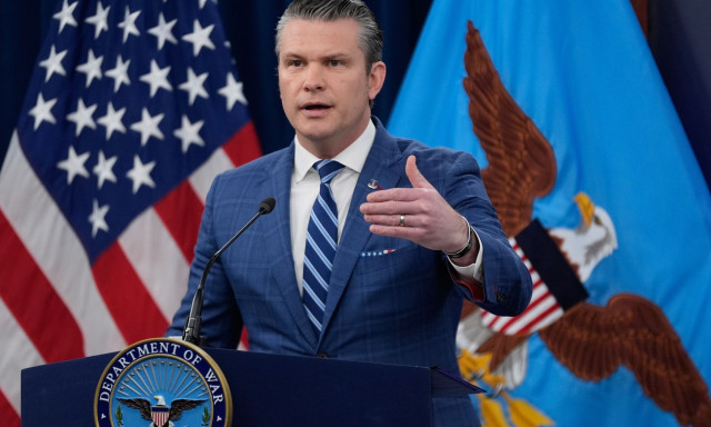 Χέγκσεθ: Τραυματισμένος αλλά ζωντανός ο Χαμενεΐ, στόχος των ΗΠΑ όποια πλοία βοηθούν το Ιράν