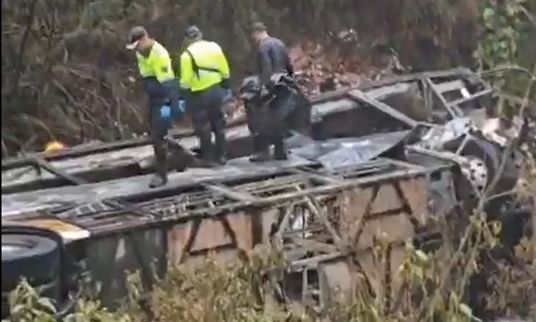 Ισημερινός: Τουλάχιστον 14 νεκροί σε τροχαίο με λεωφορείο