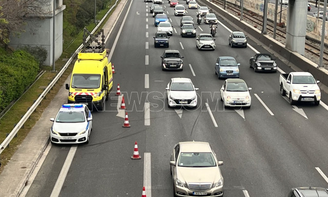 Καραμπόλα τριών οχημάτων στην Αττική Οδό μετά την έξοδο Κηφισίας στο ρεύμα προς Αεροδρόμιο
