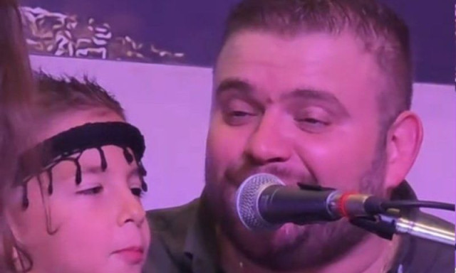 Κρήτη: Ο μικρός μερακλής που «έκλεψε» το μικρόφωνο από τον Γρηγόρη Σαμόλη και αποθεώθηκε