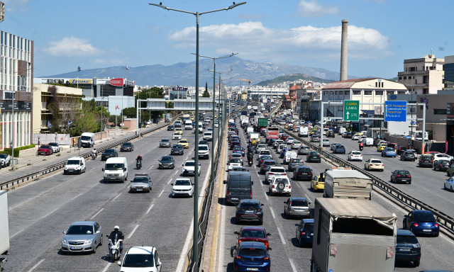 Κίνηση στους δρόμους: Καθυστερήσεις σε Κηφισό, Κηφισίας και Μεσογείων