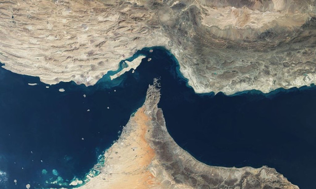 Πώς «εξαφανίζονται» στη θάλασσα ρωσικά και ιρανικά πλοία για να αποφύγουν κυρώσεις και αποκλεισμούς