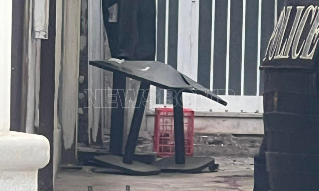 Θρίλερ στο κέντρο της Αθήνας με νεκρή γυναίκα σε ακάλυπτο: Εικόνες από το σημείο της πτώσης