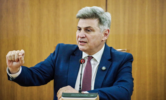 ΠΑΣΟΚ με Φαραντούρη; Προανήγγειλε την ένταξή του ο Κεφαλλονίτης ευρωβουλευτής