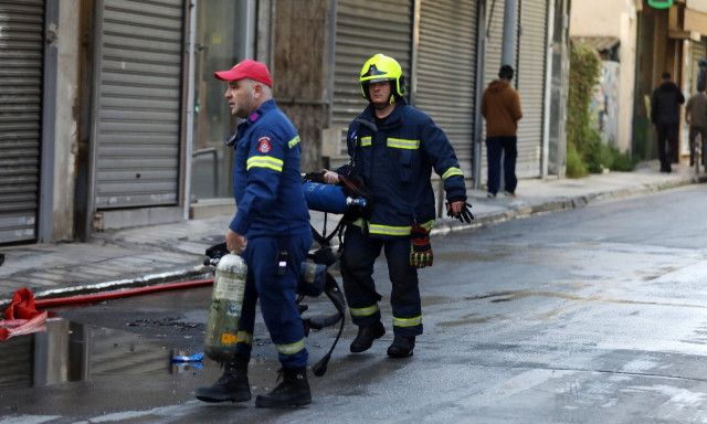 Οικογενειακή τραγωδία στον Κολωνό: Δύο νεκροί από τη φωτιά - Μία γυναίκα στο νοσοκομείο