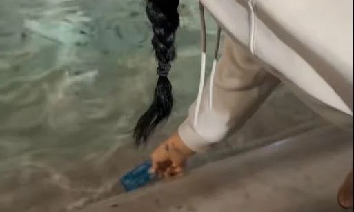 Κέιτι Πέρι: Δεν είχε ψιλά και έκανε ευχή με... πιστωτική κάρτα στην Φοντάνα ντι Τρέβι - Βίντεο