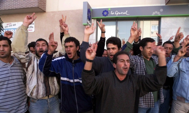 Η Ισπανία ανοίγει τις πόρτες της στους μετανάστες: Νομιμοποιούνται 500.000 άτομα - Οι προϋποθέσεις