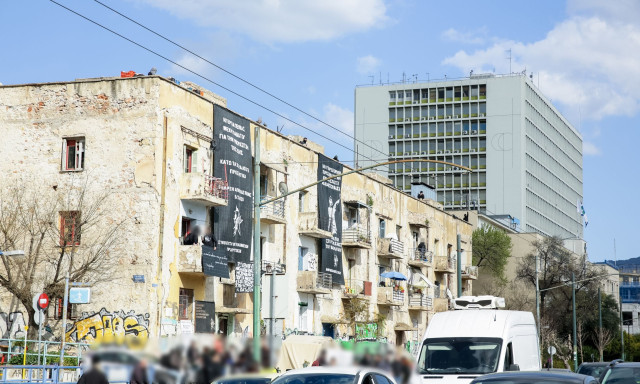 Ένταση στο Δημοτικό Συμβούλιο της Αθήνας: Εισβολή διαμαρτυρομένων για τα Προσφυγικά Αλεξάνδρας