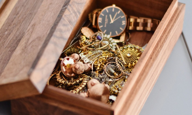 Νέα απάτη στον Βόλο: Της απέσπασαν κοσμήματα και 50.000 ευρώ προφασιζόμενοι υπαλλήλους του ΔΕΔΔΗΕ