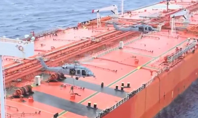 Νέα κατάληψη δεξαμενόπλοιου στον Ινδο-Ειρηνικό ωκεανό από τον αμερικανικό στρατό - Δείτε βίντεο