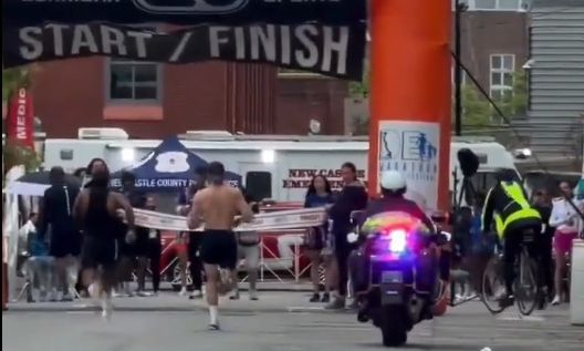 ΗΠΑ: Πανηγύρισε πρόωρα σε μαραθώνιο... και έχασε τη νίκη στο νήμα