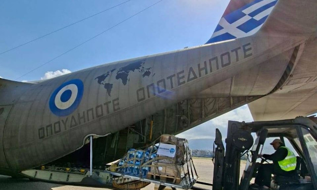 Η Ελλάδα στέλνει ανθρωπιστική βοήθεια στον Λίβανο με σκάφος της Πολεμικής Αεροπορίας - Φωτογραφίες