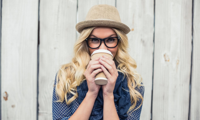 Πώς ο καφές -ακόμα και χωρίς καφεΐνη- επηρεάζει διάθεση και στρες μέσω του εντέρου