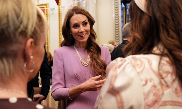 Η αγκαλιά της Κέιτ Μίντλετον σε 88χρονο Βρετανό που εκπλήρωσε την τελευταία επιθυμία της συζύγου του