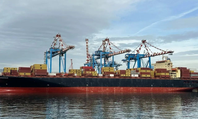 Εμπορικό πλοίο ελληνικών συμφερόντων χτυπήθηκε στο Ομάν