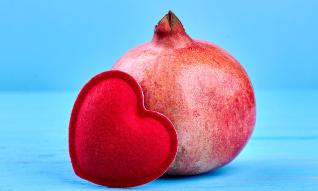 Μπορεί το ρόδι να επηρεάσει τον σχηματισμό πλάκας στις αρτηρίες; Νέα μελέτη εξηγεί τι συμβαίνει