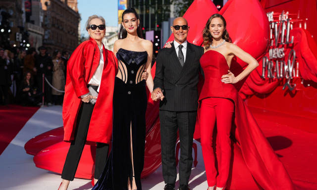 Μέριλ Στριπ και Αν Χάθαγουεϊ «παρέδωσαν» μαθήματα στυλ στην πρεμιέρα του «Devil Wears Prada II»