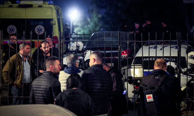 Άγιος Δημήτριος: Κατέρρευσε η μητέρα του 25χρονου στο σημείο της δολοφονίας - Τι εξετάζουν οι Αρχές