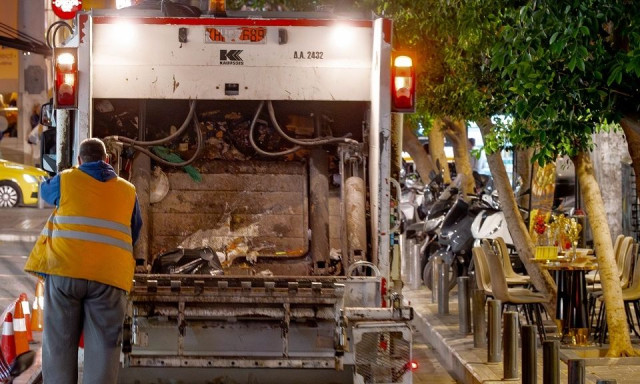 Θεσσαλονίκη: Άστεγος κοιμόταν σε κάδο σκουπιδιών – Βρέθηκε από εργαζόμενους κατά την αποκομιδή