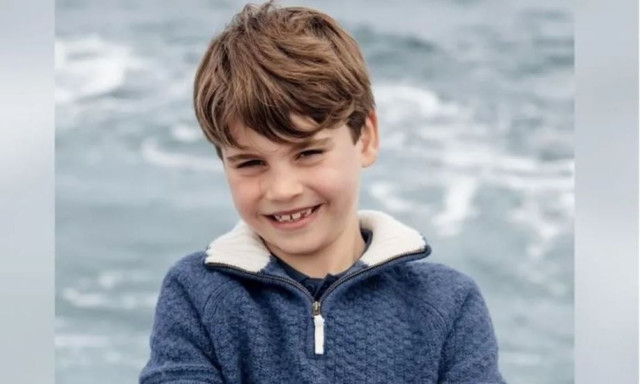 Ο «άτακτος» πρίγκιπας Λούις έκλεισε τα 8: Η φωτογραφία και οι ευχές της Κέιτ και του Ουίλιαμ