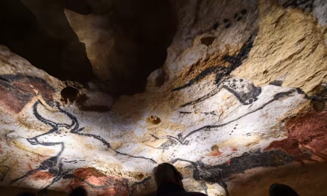 Μία σπηλιά σφραγισμένη για χιλιετίες έκρυβε αριστουργηματικές τοιχογραφίες