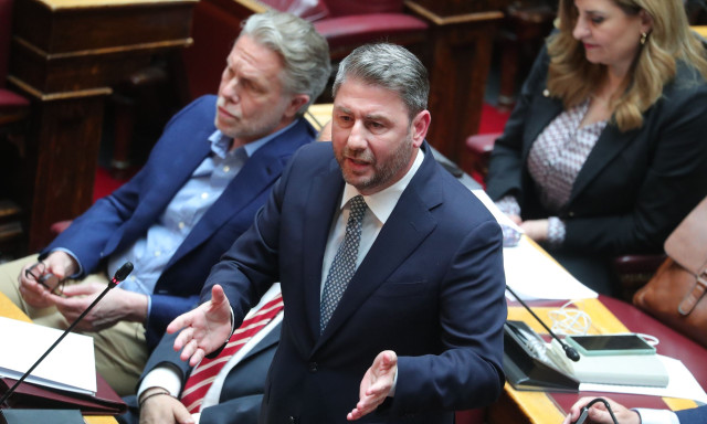 «Μονίμως θυμωμένος ο Ανδρουλάκης»: Κόντρα κυβέρνησης – ΠΑΣΟΚ για τους 13 που θα είναι στα ψηφοδέλτια