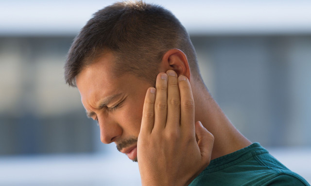 Βρήκαν με ποιον «διακόπτη» ο εγκέφαλος παράγει ήχους-φάντασμα: Τι σημαίνει αυτό για τις εμβοές