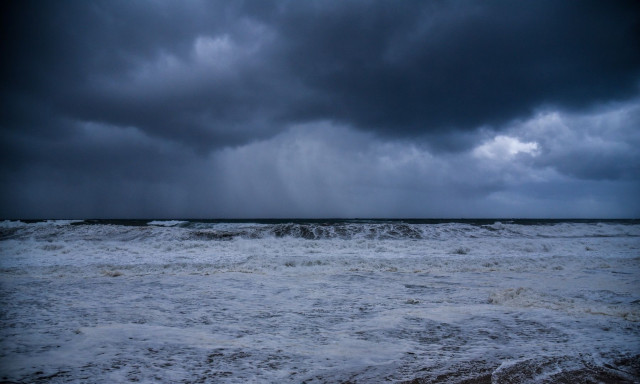 Καιρός: Με βροχές, καταιγίδες και νέα πτώση της θερμοκρασίας η Πέμπτη – Πού θα χιονίσει