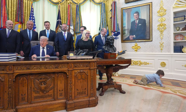 Δίχρονο αγοράκι «έκλεψε» τα βλέμματα στον Λευκό Οίκο – Η συγκινητική ιστορία του Τράβις