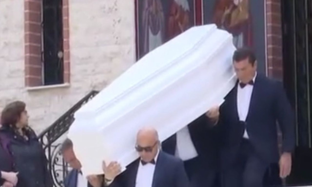 Άγιος Δημήτριος: Θλίψη και οδύνη στην κηδεία του 27χρονου