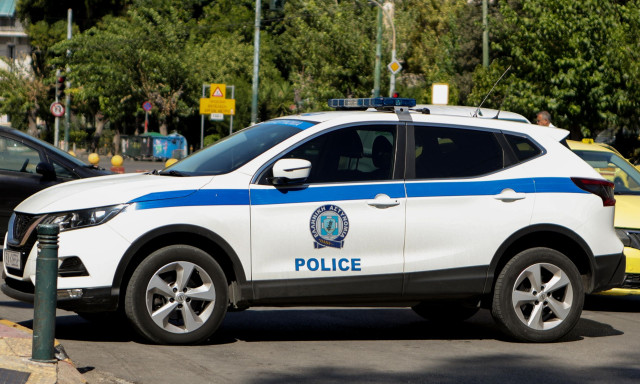 Αίγινα: 16χρονη έβγαλε μαχαίρι σε συμμαθητές της στη στάση - Συνελήφθη η ανήλικη και η μητέρα της