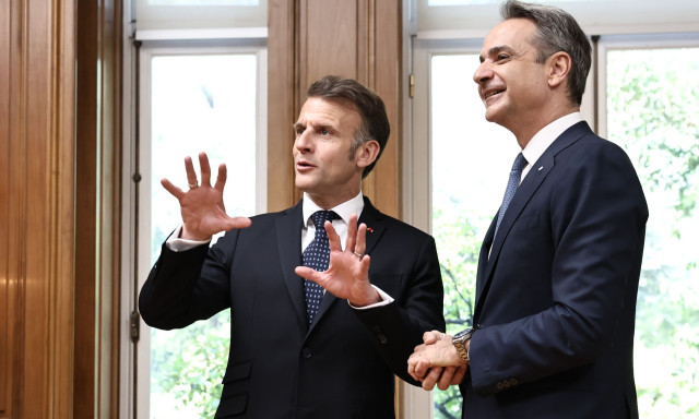 Γαλλικός Τύπος: Πώς σχολιάζει την επίσκεψη Μακρόν στην Αθήνα