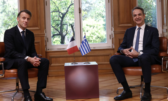 Liveblog - Ελλάς - Γαλλία συμμαχία: Μητσοτάκης και Μακρόν στη φρεγάτα «Κίμων» - Υπογραφή συμφωνιών