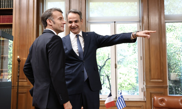 Μητσοτάκης: «Σαφές μήνυμα η επίσκεψή σας» - Μακρόν: «Μπορείτε να βασιστείτε πάνω μας»