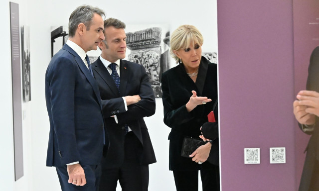 Μακρόν: «Το ξέρεις, αν η κυριαρχία σας απειλείται, κάντε ό,τι χρειάζεται, θα είμαστε εδώ για εσάς»