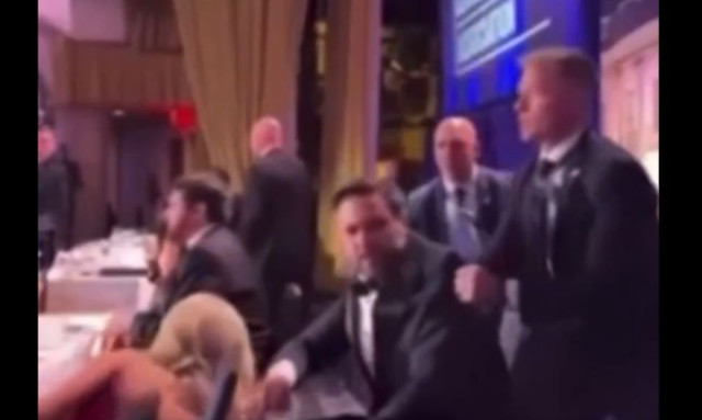 Η στιγμή που οι πράκτορες της Secret Service κυριολεκτικά τραβούν τον JD Vance στο παρασκήνιο