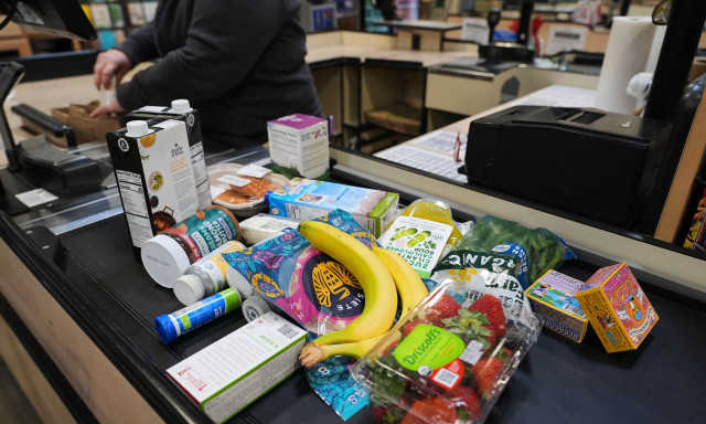 Ταμίας απολύθηκε μετά από 25 χρόνια για δύο μπάρες 2,5 ευρώ