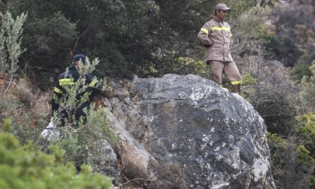 Ικαρία: Η πυροσβεστική ανέσυρε πτώμα άνδρα από δύσβατο σημείο