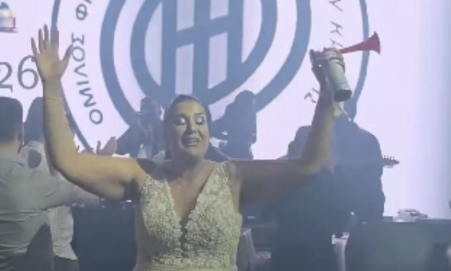 ΟΦΗ: Νύφη σταμάτησε με κόρνα το γαμήλιο γλέντι για να πανηγυρίσει τo Κύπελλο - BINTEO